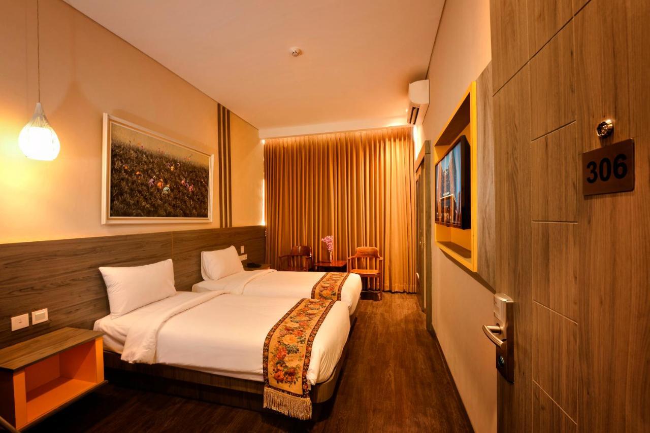 Hotel Super 8 By Wyndham Solo Exterior foto